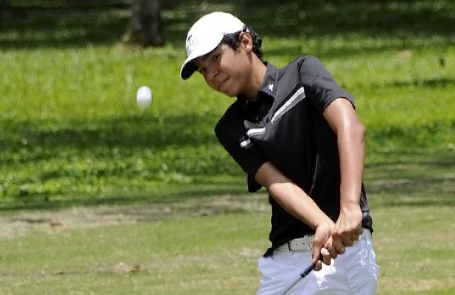 Balestrin: liderança isolada do golfe juvneil, no Rio, seguido por seis jogadores até três tacadas atrás