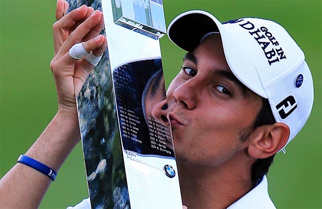 Manassero com o maior troféu de sua carreira no golfe: passagem para o US Open e US$ 1 milhão em prêmio