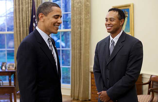 Woods e Obama, no Salão Oval, e o presidente jogando golfe, abaixo. Foto: Casa Branca/cortesia