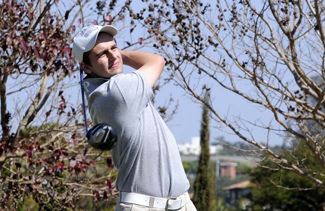 Pepê: liderando maior torneio de golfe de seu clube após volta sem um bogey sequer