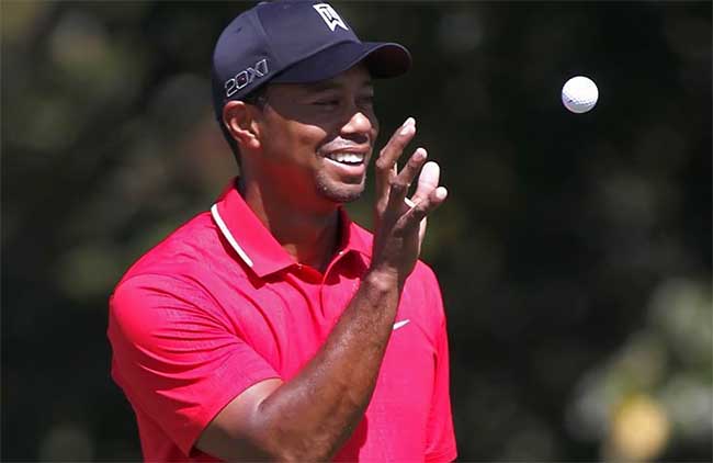 Tiger: de bem com a vida em busca do sexto título do ano e sexto de seu próprio torneio de golfe