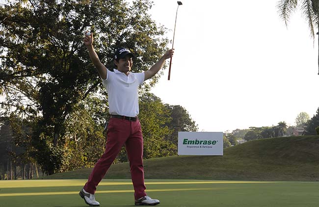 Yugo comemora conquista da Taça Embrase de Golfe: virarada nos buracos finais