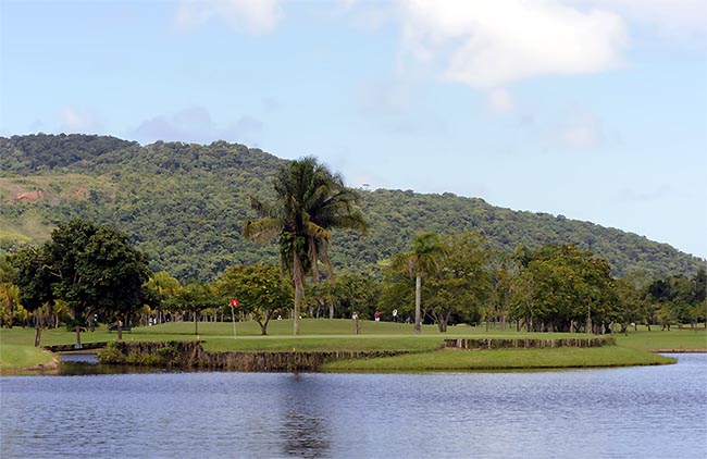 Vai encarar? O green-ilha do 17 é uma das atrações desta semana, no Aberto de Golfe do Guarujá & Sofitel