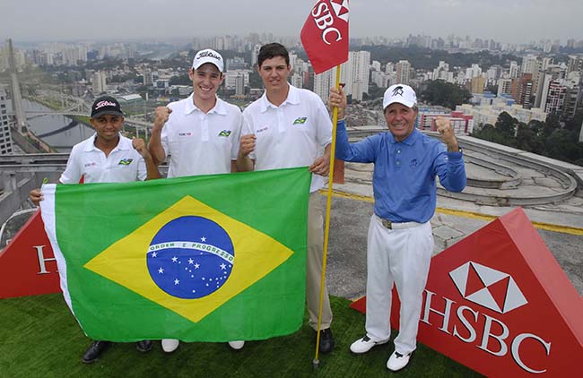 Player com jovens talentos do golfe brasileiro: promovendo o Brasil Classic e o golfe olímpico