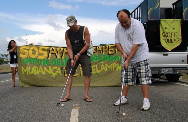 Manifestantes exigem preservação da APA de Marapendi e que o golfe vá para outro lugar