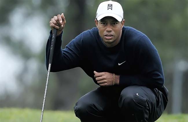 Tiger ataca: duas de vantagem sobre persegudidores em vitórias no golfe americano