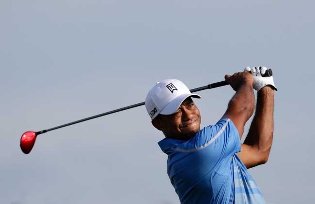 Tiger: volta sem bogey para estrear entre os 10 primeiros em dia de golfe tumultuado pelas chuvas