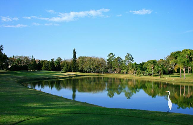 Lago Azul: oportunidade para jogar no campo de golfe de 18 buracos, repleto de bons desafios