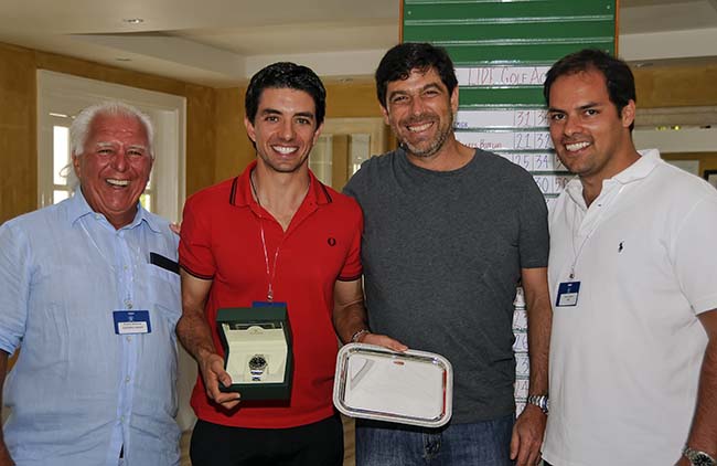 Álvaro Almeida e o também curador do evento, Felipe Almeida, o campeão, recebendo o Rolex de Marcelo Semeoni, da Montecristo, e Paulo Uebel, CEO da LIDE