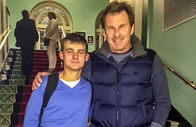 Boettcher com Nick Faldo: gaúcho de 15 anos vence final mundial do maior circuito juvenil de golfe do mundo