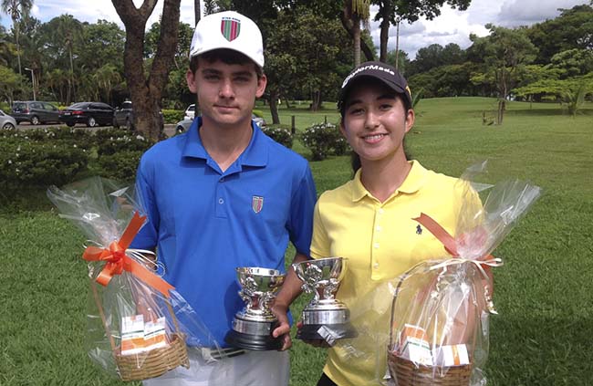 Boettcher e Luiza: campeões em Brasilia, na útlima etapa do ano co circuito de golfe juvenil