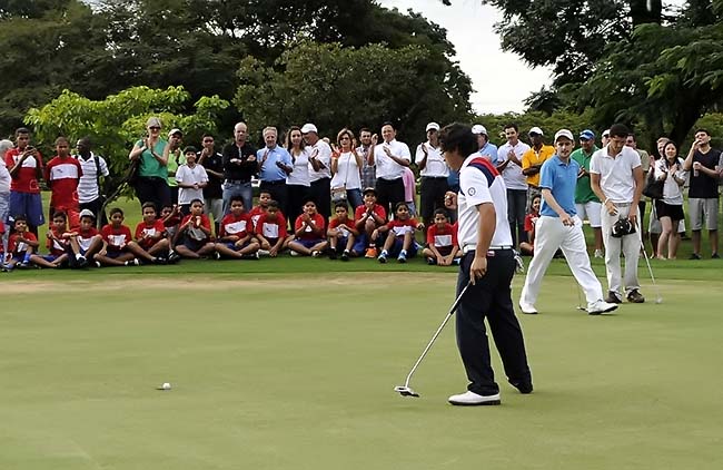 Gustavo Silva faz birdie no 18 para vencer o maior torneio de golfe de Brasília por quatro de vantagem