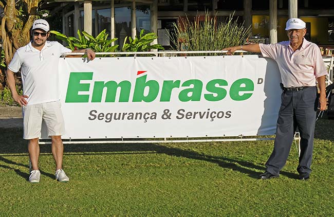 Chino e o filho Gustavo: apoiando a Fundação Irene Gail e os caddies do golfe brasileiro