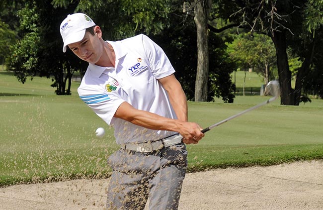 Stapff: perdendo o controle de seu golfe na segunda metade do campo para ficar fora por uma