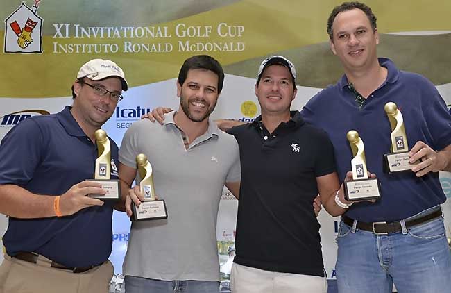 Equipe campeã do torneio de golfe do Instituto Ronaldo McDonald, formada por Claudio Ortiz, Gustavo Belluzzo, Fernando Pascoal e José Leal