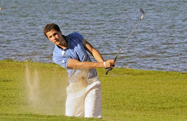 Garmendia: salvando o par da banca do 17 para liderar por uma o torneio de golfe de Brasília