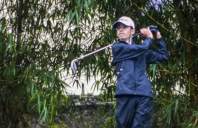 Kaio; terceiro torneio de golfe em sete dias, com uma desclassificação e uma vitória