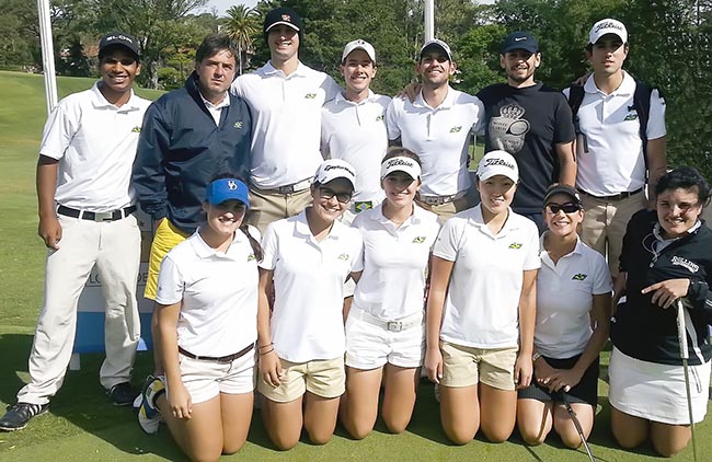 Os times de golfe do Brasil na Los Andes, da esquerda para a direita: Herik, Fanta, Tourinho, Junqueira, Jacintho, o preparador físico Paulo Mazzeu e Pinheiro (de pé), e Vitória, Lauren, Luiza, Luciane, Luciana e Clara (ajoelhadas)