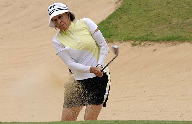 Barata; liderando por cinco de vantagem em busca de seu segundo título nas três últimas edições do torneio feminino de golfe do Clube de Campo