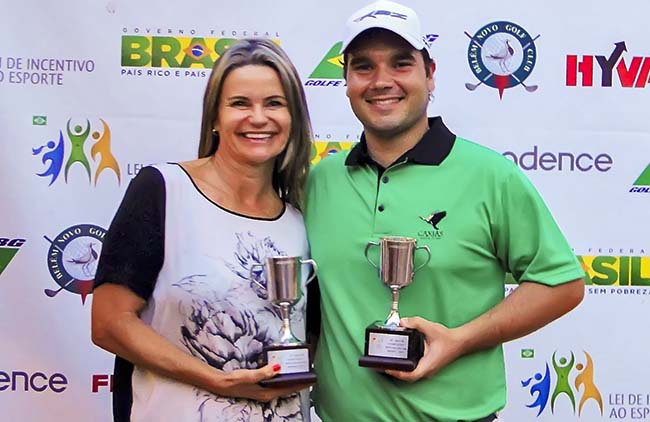 Torito Lessa, com Lúcia Reinert: campeões do Aberto de golfe do RS