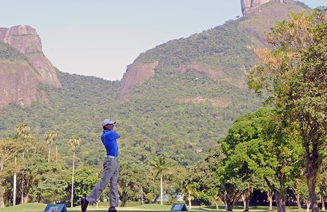 Navarro no tee do 18: em busca do primeiro título do ano, depois de se recuperar das contusões que o afastaram do golfe em boa parte da temporada