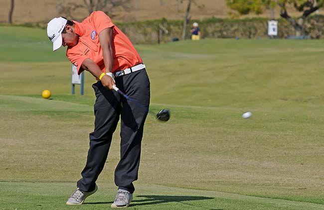 Negrini no tee do 9: liderança isolada em busca do primeiro título do Aberto de golfe do Broa