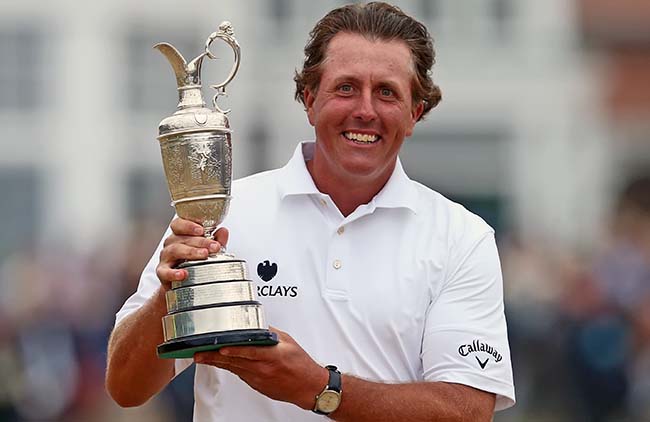 Mickelson, com a Claret Jug, em 2013: prêmio total e do campeão tornam o British Open de 2014 o segundo mais bem pago major do golfe mundial 