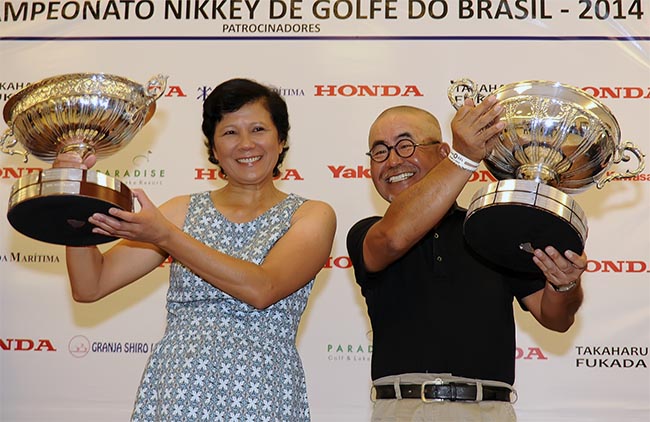 Ruriko e Iijima: campeões do maior e mais importante torneio de golfe da colônia japonesa no Brasil