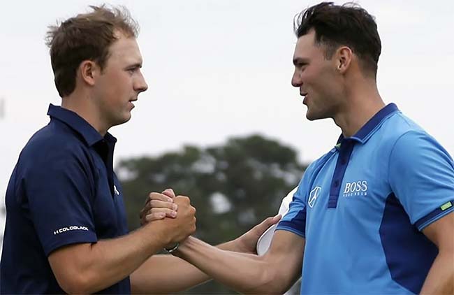 Spieth e Kaymer decidem maior torneio de golfe do ano