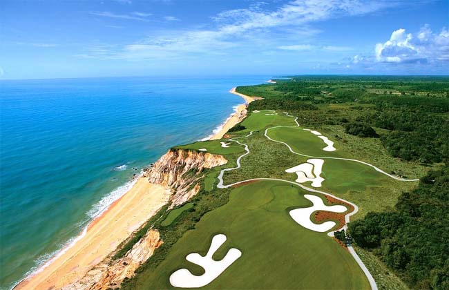 Vista aérea do campo de golfe do Terravista, em Trancoso: entre os melhores do Brasil e os mais bonitos do mundo!