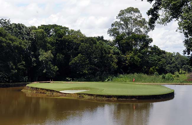 Green-ilha do buraco 4 do campo de golfe do Pine Hill: cartão postal do clube de Toledo, no Paraná