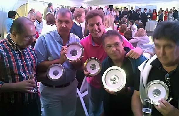 Jagadores do Damha com seus troféus, em Punta: resultado histórico do golfe brasileiro