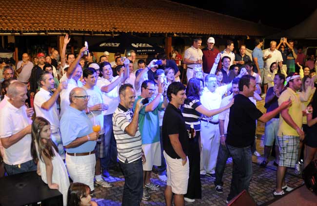 Festa do Damha em 2013: colocando a turma do golfe para dançar e se divertir até de madrugada