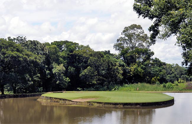 Green-ilha do buraco 4: cartão postal do Pie Hill, o mais novo campo de golfe do Paraná