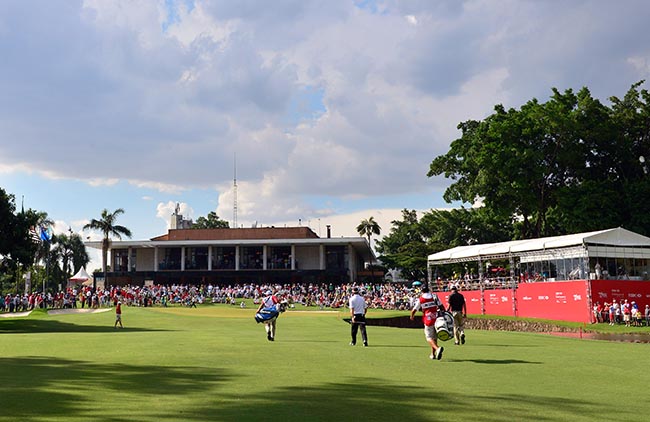 Público lotou o green do 18 do SPGC para ver a final do golfe, domingo. Foto: João Pires