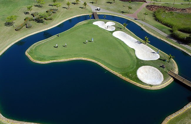 Green-ilha do buraco 6: só esse desafio e este visual já vale o dia de golfe no Damha