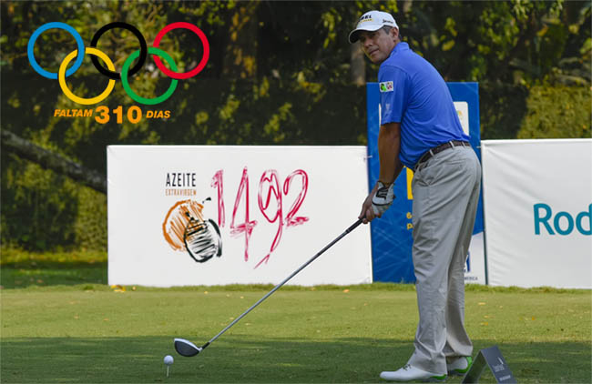 Adilson: jogador da equipe YKP/Azeite 1492 defendendo o vice-campeonato em Taiwan, primeiro de quatro torneios de golfe consecutivos no Tour Asiático