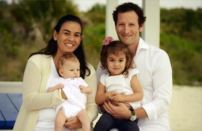 Candy, com o marido, Grossman, a pequena Luiza e Stella, de 4 anos: volta ao golfe ao lado da família