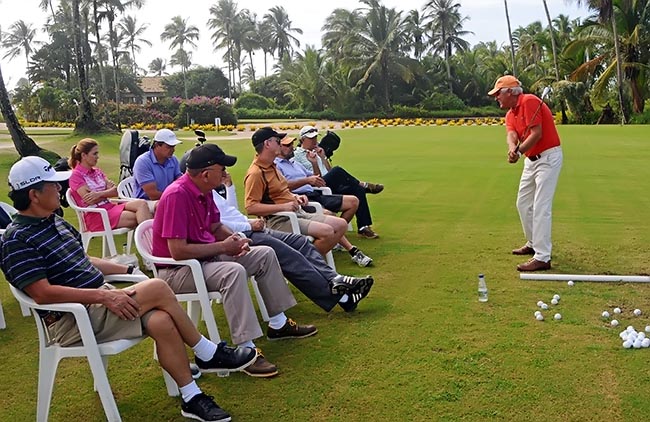 Golfistas se preparam em clínica de Jamie Gonzalez, um dos melhores professores de golfe do Brasil