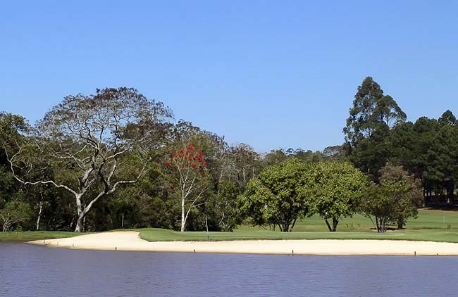 Vista do Guarapiranga, acima, e da Grama e Guarujá, abaixo: excelentes campos de golfe no calendário da ABGS 2015