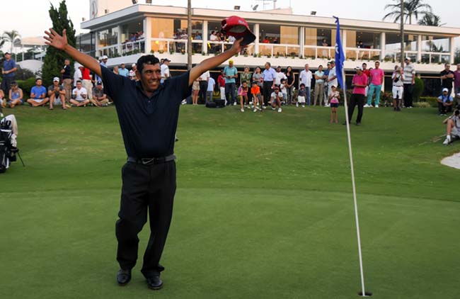 Corteiz comemora título e fim do jejum do 10 anos no golfe profissional, após atuação mais regular da semana