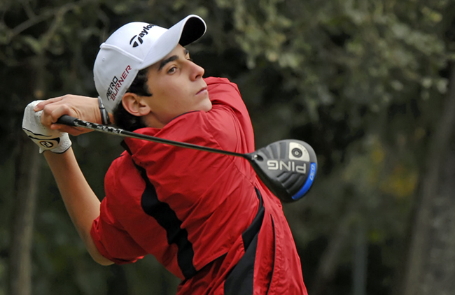 Niemann: juvenil chileno enfrenta a pressão dos dois melhores amadores do Brasil no pelotão da volta final do campeoanto brasileiro de golfe. Foto: Zeca Resendes/CBG