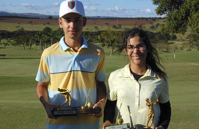 Kaio e Bruna: campeões da segunda etapa do golfe juvenil paulista de golfe