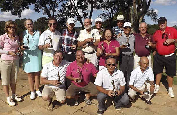 Todos os premiados no torneio de golfe sênior de Brasília