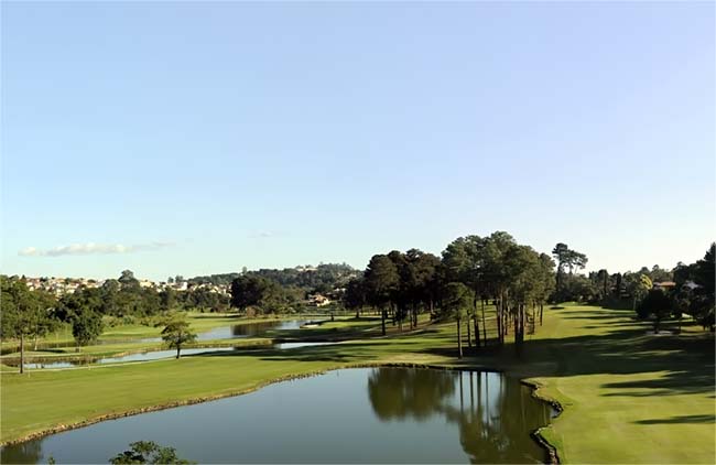 Vista da segunda volta (buracos 10 a 18) do São Fernando: paraíso ecológico com um dos melhores campos de golfe do continente