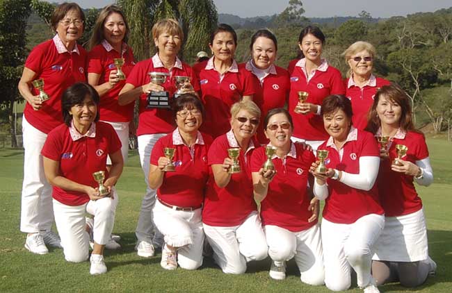 As duas equipes de golfe do Arujá campeãs do Interclubes reunidas: dobradinha