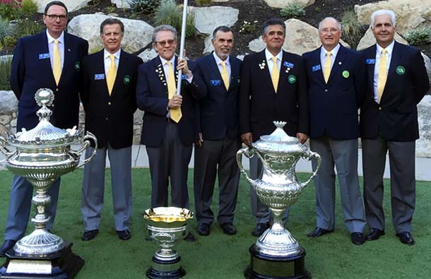 Na foto ao lado, a equipe brasileira com os troféus do Mundial Amador. Abaixo (esq. p/ dir.) Silvio Cecin, Rodolfo dos Santos e Maurício Ferreira, que ganharam dois ouros e uma prata no individual