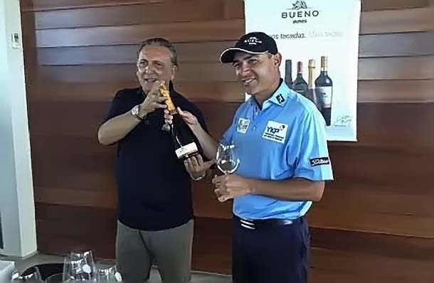 Galvão Bueno, novo Chairman do MTPG, com Ronaldo Francisco, da equipe YKP/Azeite 1492 de golfe