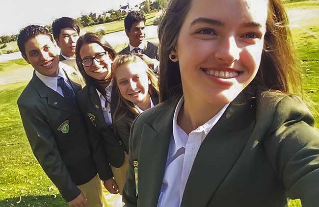 Luiza comanda selfie da equipe: talento é o que não falta para esse grupo de juvenis do golfe brasileiro