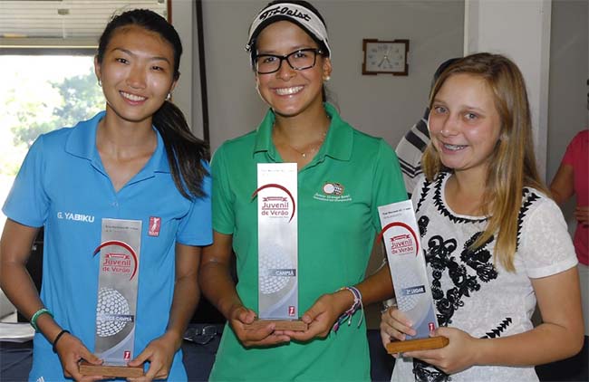 Pódio no Tour Nacional Juvenil de Golfe, com Giovanna, Lauren e Ana Beatriz Cordeiro: meninas sofrem com abandono do golfe feminino